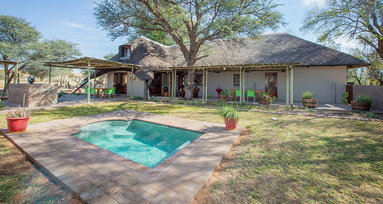 Molopo_Kalahari_Lodge_Askham3